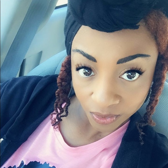 Meet your Posher, Monique - Picture 3 of 5